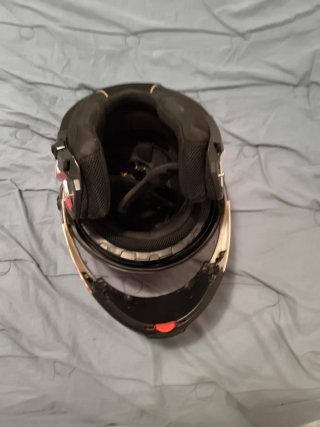 Casco de moto blanco y rojo