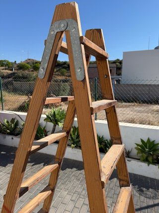 Escalera de pintor de madera