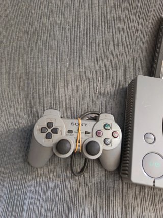 Consola PlayStation 1 Gris + Juego
