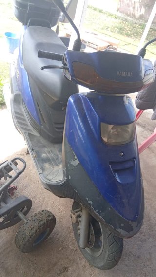 Yamaha Scooter Azul Automático