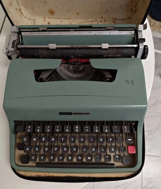 Olivetti Lettera 32 máquina escribir con Ñ