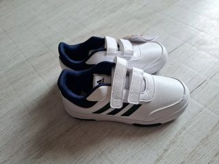 Zapatillas Adidas de cuero blancas y verdes