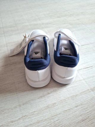 Zapatillas Adidas de cuero blancas y verdes