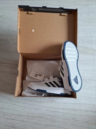 Zapatillas Adidas de cuero blancas y verdes