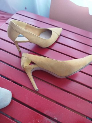 Zapatos Stradivarius mostaza