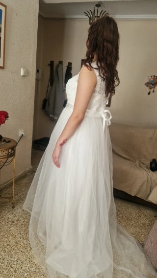 Vestido de Novia Blanco, bordado a mano.