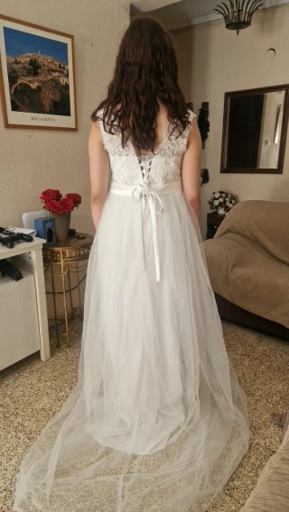 Vestido de Novia Blanco, bordado a mano.