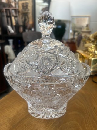Bombonera Vintage de Cristal Tallado con Tapa