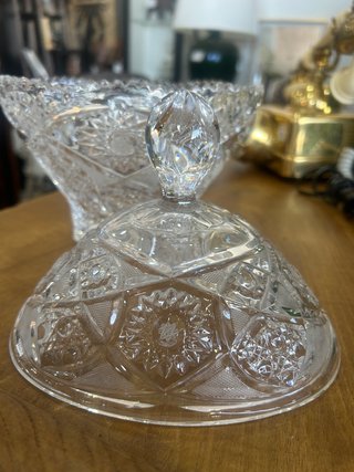 Bombonera Vintage de Cristal Tallado con Tapa