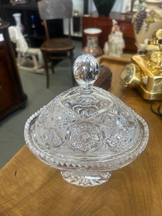 Bombonera Vintage de Cristal Tallado con Tapa