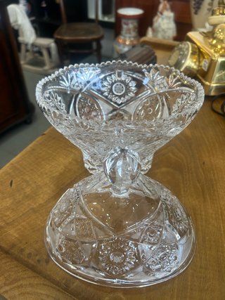 Bombonera Vintage de Cristal Tallado con Tapa