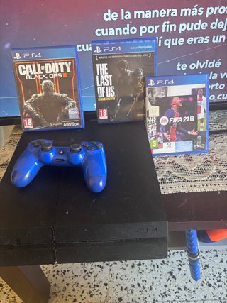 PS4 (PlayStation 4) + 3 Juegos