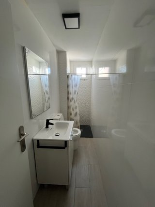 Se alquila habitación