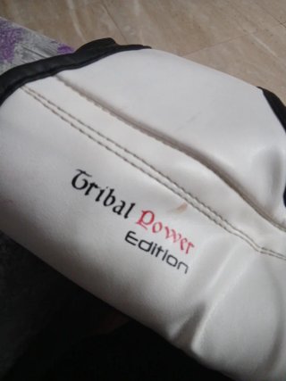 Guantes de boxeo blancos con diseño