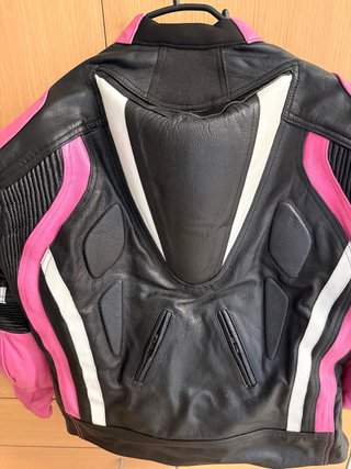 Mono moto mujer rosa y negro