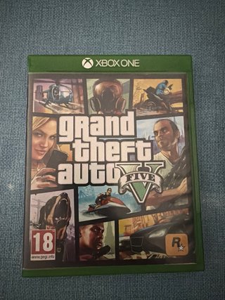 Xbox One 500GB Negra con dos mandos y gta V