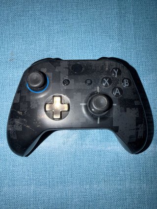 Xbox One 500GB Negra con dos mandos y gta V