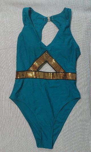 Bañador verde con detalles dorados✨️