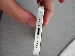iPhone 12 Mini funciona normal, pero esta viejito.