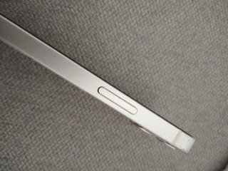 iPhone 12 Mini funciona normal, pero esta viejito.