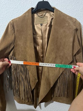 Chaqueta de piel con flecos de FÓRMULA JOVEN