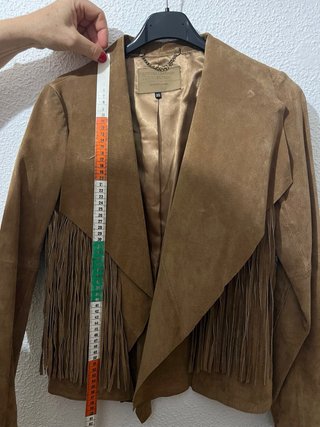 Chaqueta de piel con flecos de FÓRMULA JOVEN