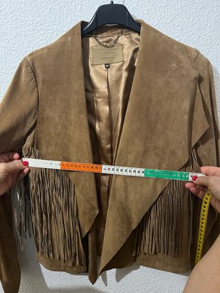 Chaqueta de piel con flecos de FÓRMULA JOVEN