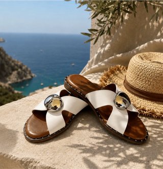 Sandalias Joya Blancas y Plateadas