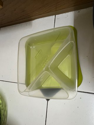 Recipiente para comida con cubiertos