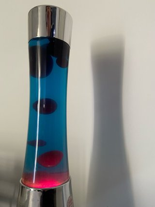 Lámpara de lava azul y morada