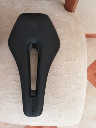 2 sillines de bicicleta Fi'zi:k y Pro