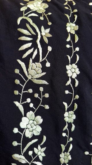 Mantón Manila Antiguo Bordado a Mano