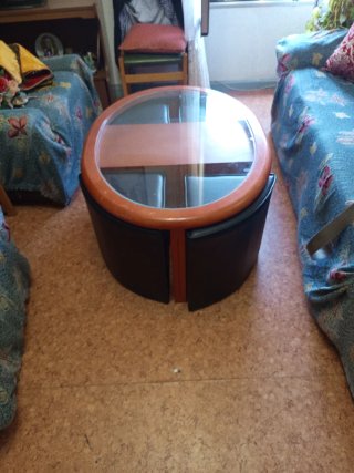 Tavolo da centro con sedute integrate