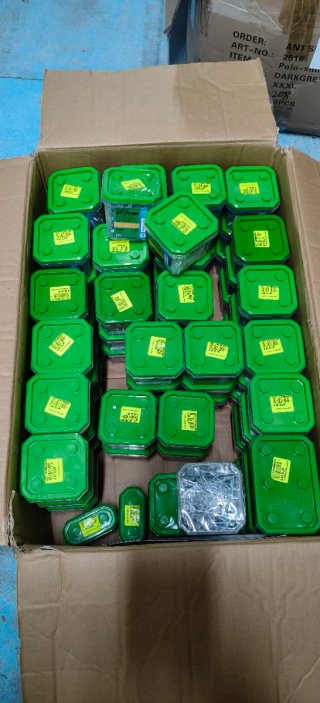 Gran lote de mercancía variada