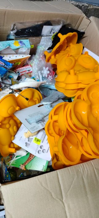 Gran lote de mercancía variada