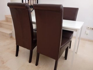 Mesa Comedor 125x74 + 4 Sillas Cuero