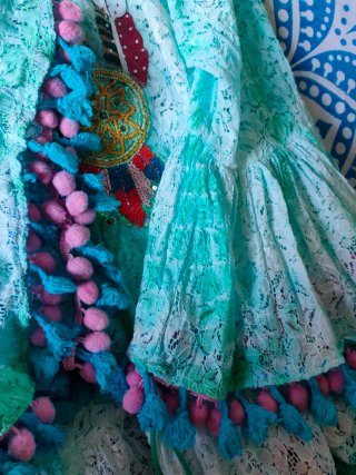 Camisola Boho cuello barco. Diseño único