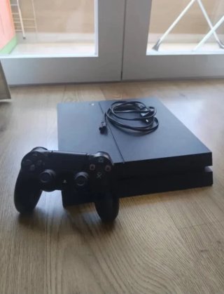 PS4 (PlayStation 4) con mando y juegos