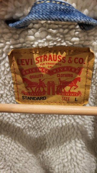 Cazadora Levi's borrego azul