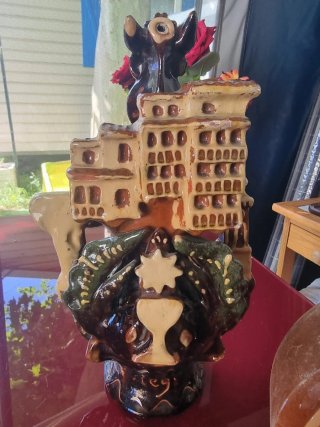 Porrones de cerámica artesanales