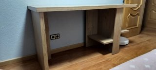 Mesa de escritorio grande y robusta