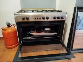 Cocina de gas con horno y bombona