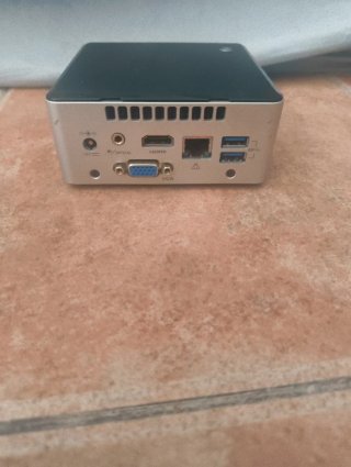 Mini PC Intel NUC Plata y Negro