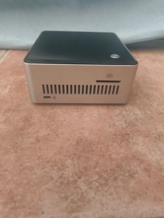Mini PC Intel NUC Plata y Negro