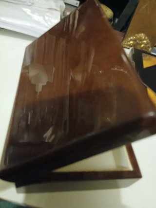 Joyero de madera con compartimentos