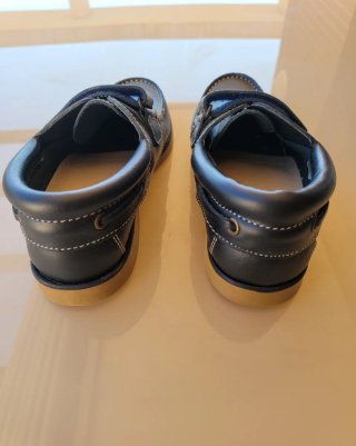 Zapatos de piel niño azul marino con velcro