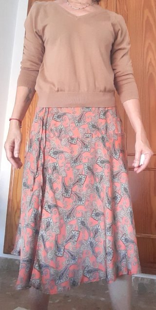 Jersey Zara Marrón y Falda Naranja