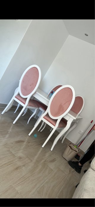 Mesa y 4 sillas estilo Luis XV