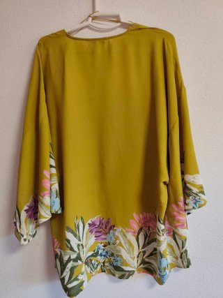 Kimono de chica talla L de Cortefiel.