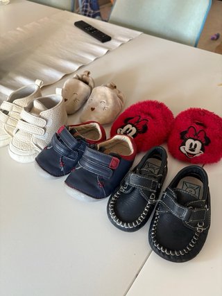 Zapatos de bebé talla 19